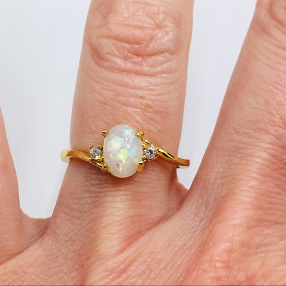 14k yellow gold white opal diamond ring - Picture 4 of 8